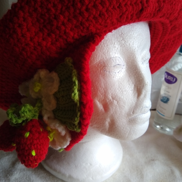 Strawberry Queen Hat, handmade - Picture 3 of 6